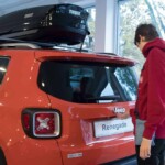 Oskar otwiera każde drzwi i klapę Oskar i Jeep
