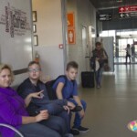 Autyści oczekują na wejście płytę lotniska Lotnisko Modlin