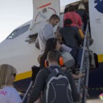Wreszcie wchodzimy do wnętrza Niewidzialne Dzieci w samolocie