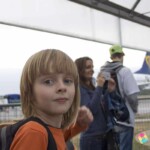 Autyści oczekują na wejście do samolotu Lotnisko Modlin